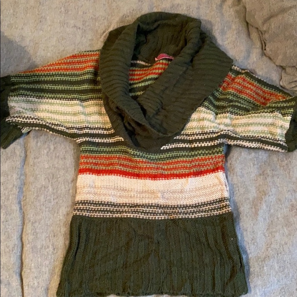Short sleeved sweater